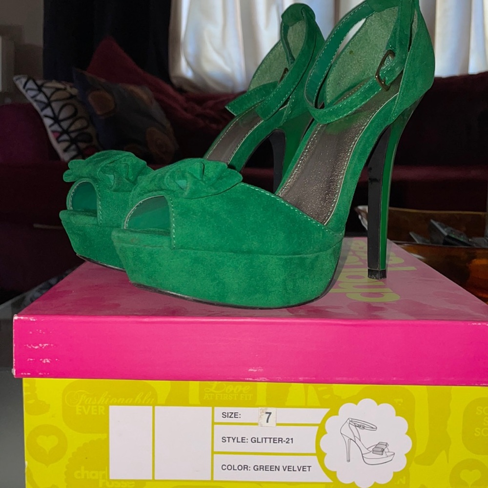 Emerald green velvet stiletto